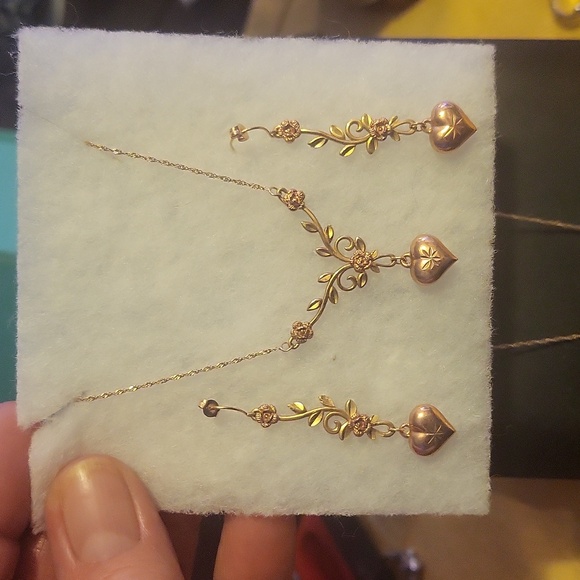 Rose Gold Necklace And Earring Set - Picture 4 of 4